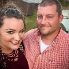 Mandi Wilson's Instagram, Twitter & Facebook