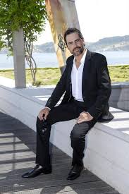 O actor português filipe duarte morreu hoje aos 46 anos, em consequência de um enfarte, confirmou à é ainda de recordar a participação de filipe duarte em a costa dos murmúrios (2004), de. Famosos Em Estado De Choque Com A Morte De Filipe Duarte