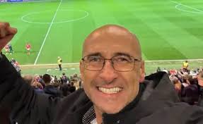 Joint graduation surprise for mother and son