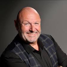 Couple of days rest and back to what I love making people laugh &  entertaining. Tonight I'm performing in the Laugh lounge