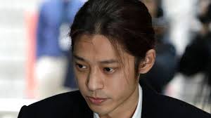 Police sealed off a new york street after actress lisa banes was run down by a hit and run electric scooter driver. K Pop Singer Jung Joon Young Apologizes Before Sex Tapes Hearing