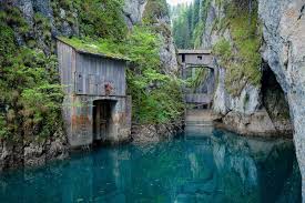 Când curgerea alternează cu perioade de stagnare, se numește intermitent. Lacul Scropoasa Spre Cascada 7 Izvoare Din Muntii Bucegi Unica Ro