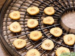 Dan juga keripik pisang memiliki banyak variasi seperti keripik pisang asin, keripik pisang manis, keripik pisang coklat, dan masih banyak lagi lainnya. 5 Cara Untuk Membuat Keripik Pisang Wikihow