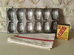 Moule A Madeleines Cuisine French Vintage Madeleine Pastry Mold Active In 2020 French Vintage Madeleine Vintage