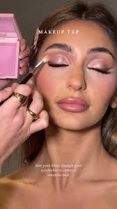 Dupes de Maquillaje: Comparación del Chanel Multi Use Stock y el Supergoop  Glow Stick