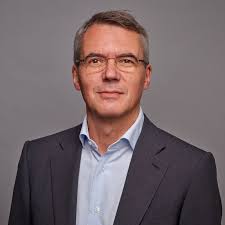 Master Biotech: Enhance Leadership Skills with Expert Speakers