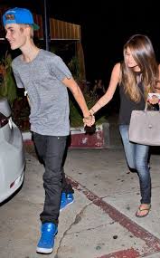 Pin By Shelby Swann On Celebrities Justin Bieber Selena Gomez Justin Bieber And Selena Selena Gomez Hair