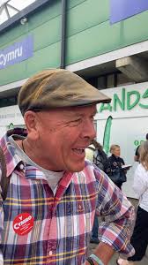 Iestyn Jones yn cyfweld aelodau TwmpDaith yn y Sesiwn Fawr Dolgellau ar ran  Y Cymro #sesiwnfawr #TwmpDaith Sesiwn Fawr Dolgellau WYTH #SFD25  #SesiwnFawr