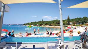 Nutzen sie die vorteile von frühbucherangeboten und profitieren sie von zahlreichen ermäßigungen für aufenthalte im jahr 2021! Camping Lanterna In Porec In Kroatien Mit Bewertungen Eurocamp
