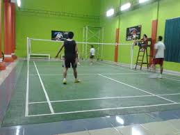Anda tentu membutuhkan sepatu badminton supaya dapat bergerak dengan nyaman di lapangan. Bermain Bulu Tangkis Di Gor Bintang Ratulangi Iqbal Parabi
