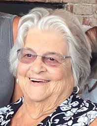 Derek Grueter's Instagram, Twitter & Facebook