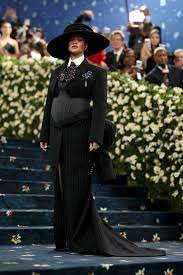 Rihanna al Met Gala 2025 stupisce con una nuova rivelazione: è incinta! |  Vogue Italia