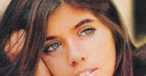 Hay tristeza en sus ojos hablando y callando y bailando conmigo una pena lejana que llega a mi alma y se hace cariño. Jeanette El Muchacho De Los Ojos Tristes Acordes D Canciones
