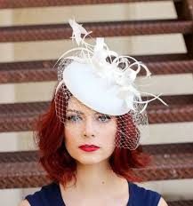It is worn over the shield by way of crest, as mitres and coronets are. 1001 Idees De Chapeau De Mariage Joli Et Elegant Chapeaux Mariage Accessoires De Cheveux De Mariee Chapeaux Melon