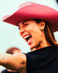 Best seat in the house 🧡 #beviresponsabilmente