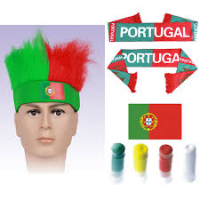 De portugese vlag is een verticale tweekleurige vlag met een embleem gecentreerd over de kleurgrens. Wereld Voetbal Voetbalfans Artikelen Portugal Sjaal Pruik Gezicht Kleur Stok Portugal Voetbal Fan Vlag Banner Souvenir Soccers Aliexpress
