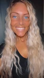 Heyyyy ladies!! I've been trying my hardest to get to at least 3k followers 