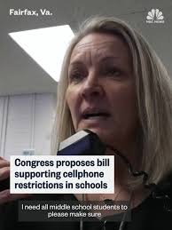 Senators Propose Bill for School Cell Phone Restrictions