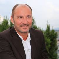 Robert Hirt's Instagram, Twitter & Facebook