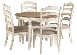 Comedor color café redondo 4 sillas con cristal. Mesa De Comedor Ovalada Extensible Realyn Ashley Furniture Homestore Independently Owned And Operated By Scs Furniture Store Sa