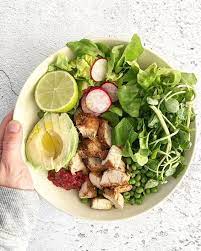 Such A Fresh Healthy Bowl Of Food For Lunch Today Cold Leftover Chopped Pollo A La Plancha From Thecuriouscoconut Healthy Bowls Paleo Cooking Lunch Recipes