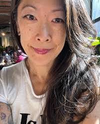 Ara Lee's Instagram, Twitter & Facebook