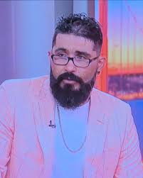 Picturing Sergio doing this to Serena lmao