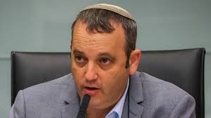 גלעד קריב הוא רב בתנועה הרפורמית ומנכל התנועה בישראל. J4qbhtdmh41dwm