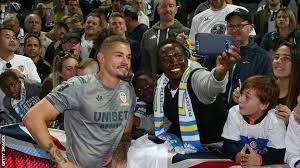 Leeds midfielder kalvin phillips impressed during england's opening euro 2020 win against croatia. Kalvin Phillips Leeds United In Talks With Midfielder Over New Deal Bbc Sport