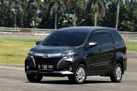 Mereka lalu merusak satu mobil polisi yang berada di pinggir jalan. Ini Negara Negara Yang Nikmati Avanza Buatan Indonesia