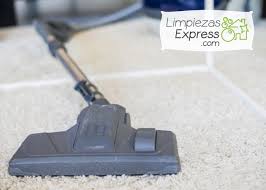 P>limpieza alfombras madrid o limpieza de alfombras en madrid, recogemos su alfombra y una vez lista se la acercamos al domicilio. Como Limpiar Una Alfombra De Pelo Largo Limpiezas Express