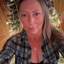 I'm looking for a dog groomer in Seymour.