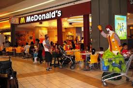 L'enjeu est de taille pour mcdonald's qui estime que la livraison à domicile de restaurants représente un marché de 100 milliards de dollars. Faites Vous Livrer Votre Mcdo A Domicile Par Ubereats A Lille Lille Actu