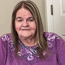 Pennywise wants all of you to know that it's Phyllis Musick Mosley 's  birthday!!! Happy birthday, lady!!!