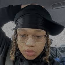 dev (@devonmichele_)