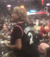 Kawhi anthony leonard is an american professional basketball player for the los angeles clippers of the national basketball association. Kawhi Leonard S Mom Yelling At Heckler During Her Son S Return To San Antonio Terez Owens 1 Sports Gossip Blog In The World