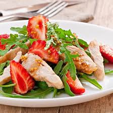 Salade De Poulet Aux Fraises Recette Salade Poulet Recettes Poulet Facile Recette Poulet