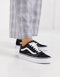 The perfect throwback that never goes out of style. Vans Classic Old Skool Black Trainers Asos
