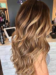 Golden Balayage Haarfarben Highlights Die Sie Heutzutage Tragen Mussen Conveyc Golden Highlights Brown Hair Highlights Brown Hair Balayage Balyage Long Hair
