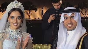 الإِدْغَام أو الادِّغَام هو إسكان الحرف الأول وإدخاله في الثاني، سواء اجتمعا في كلمة واحدة أو كانا مفترقين في كلمتين. Ø²ÙˆØ¬ Ø¨Ù„Ù‚ÙŠØ³ Ø§Ù„Ù‚Ø§Ù†ÙˆÙ† Ø³ÙŠØ£Ø®Ø° Ù…Ø¬Ø±Ø§Ù‡ ÙˆÙ„Ù† Ø£ÙƒØ´Ù Ø£Ø³Ø±Ø§Ø± Ø¨ÙŠØªÙŠ Ù„Ù„Ø¥Ø¹Ù„Ø§Ù… ÙÙŠØ¯ÙŠÙˆ