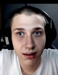 Adrian Cueva (@AdrianCuevaC)