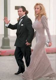 Robert Kardashian with his fiancé and third cousin Denice Shakarian Halicki  in 1995. If they had a daughter, I really wonder what shed look like or  how famous shed be. : rKUWTK