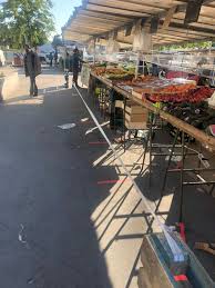 Mais ce que j'aime à aulnay sous bois c'est le mélange des gens, cette mixité qui fait sa richesse, l'entraide des gens, la solidarité dans les quartiers, la verdure, beaucoup de parcs, d'espaces verts, les marchés, les jolies pavillons, la proximité de paris qui est facile d'accès, les transports multiples, mr le. Belle Reprise Pour Le Marche Des 3000 A Aulnay Sous Bois Aulnaylibre