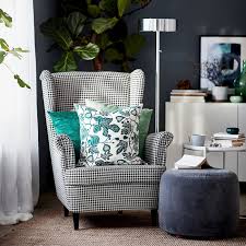 Strandmon Ohrensessel Vibberbo Schwarz Beige Ikea Osterreich In 2021 Home Decor Wing Chair Curtains Living