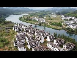 绿水青山的好地方却废弃着大片烂尾楼 墙上还被写满讨债大字 youtube water outdoor river