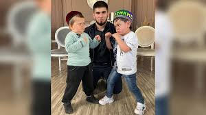 Hadir bozzque.hasbullah.!!?.so funny and cute guy. Hasbulla Magomedov Vs Abdu Rozik Know Your Meme