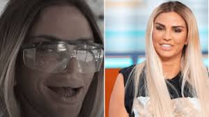 Find the perfect katie price stock photos and editorial news pictures from getty images. Katie Price Shocks Fans With Real Teeth Behind Veneers Metro News