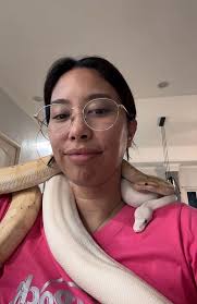 Maybe they should call this place CHEL Dorado 😏⚱️” Happy Halloween,  sweetlings!! 👻 I'll be working through this spooky season, so I'm afraid  this costume was from 2020 (thank you to the