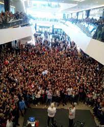 What humans will look like in the year 3000. Video Blogger Met With 3000 People In Minsk Shopping Mall Charter 97 News From Belarus Belarusian News Republic Of Belarus Minsk