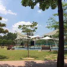 Nama tasik perdana dipilih kerana berhampiran dengan kediaman bekas perdana menteri malaysia. Taman Tasik Datuk Keramat